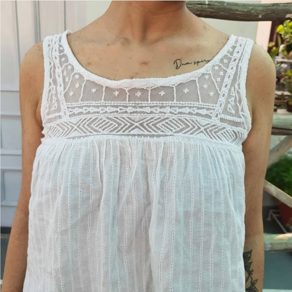 SOLD ❌ Forever 21 White Embroidered Net Top - Picture 3 of 3